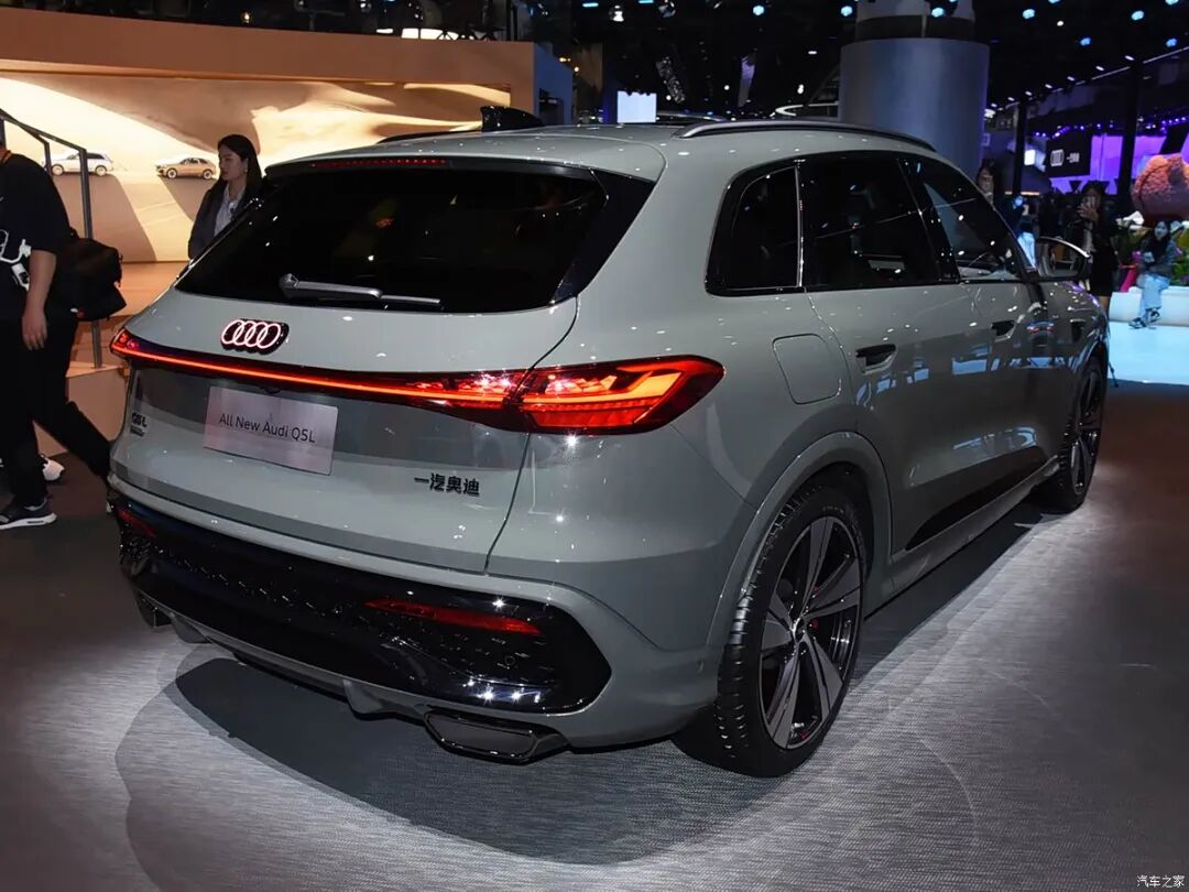 轴距近3米，曲面双联屏，滑块式换挡机构，B&O音响，网友：就等新车！