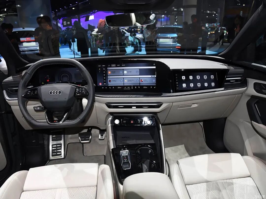 轴距近3米，曲面双联屏，滑块式换挡机构，B&O音响，网友：就等新车！