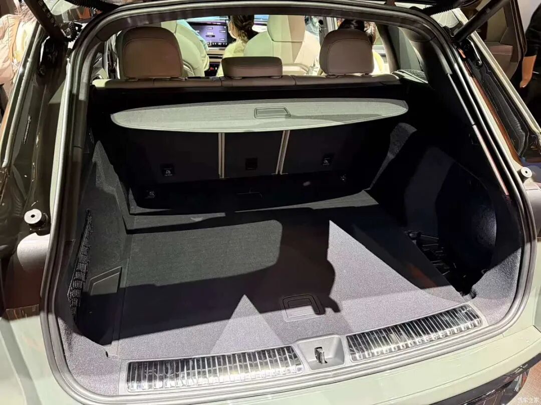 轴距近3米，曲面双联屏，滑块式换挡机构，B&O音响，网友：就等新车！