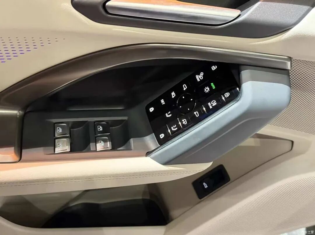 轴距近3米，曲面双联屏，滑块式换挡机构，B&O音响，网友：就等新车！