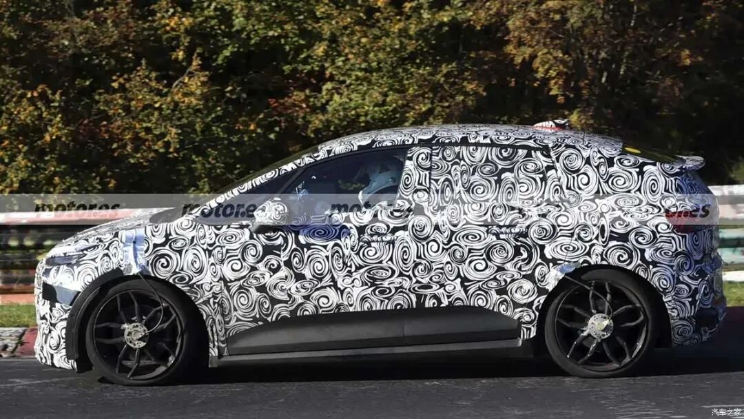 280马力、四驱，动感“面包”造型，奥迪尺寸最小SUV之一来了！