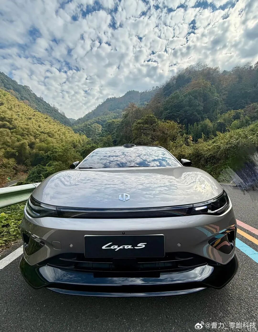 零跑用比亚迪的价格造了一台小米？Lafa5真能让零跑站上新赛道？