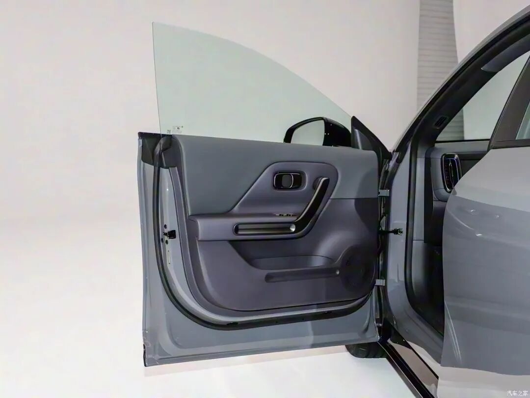 零跑用比亚迪的价格造了一台小米？Lafa5真能让零跑站上新赛道？