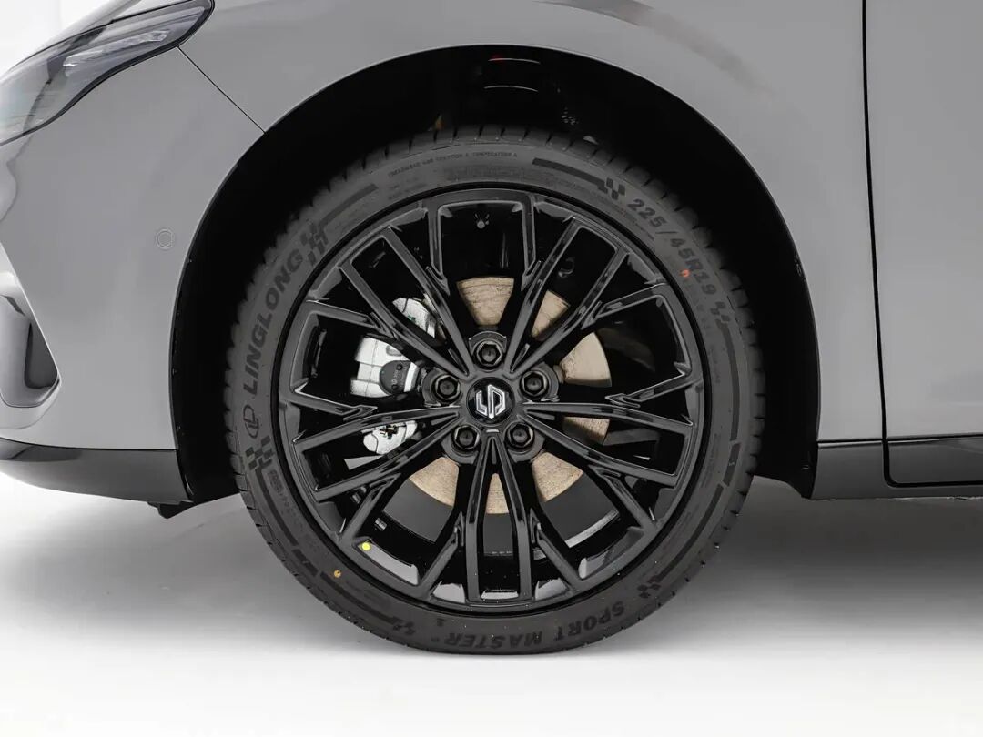 零跑用比亚迪的价格造了一台小米？Lafa5真能让零跑站上新赛道？