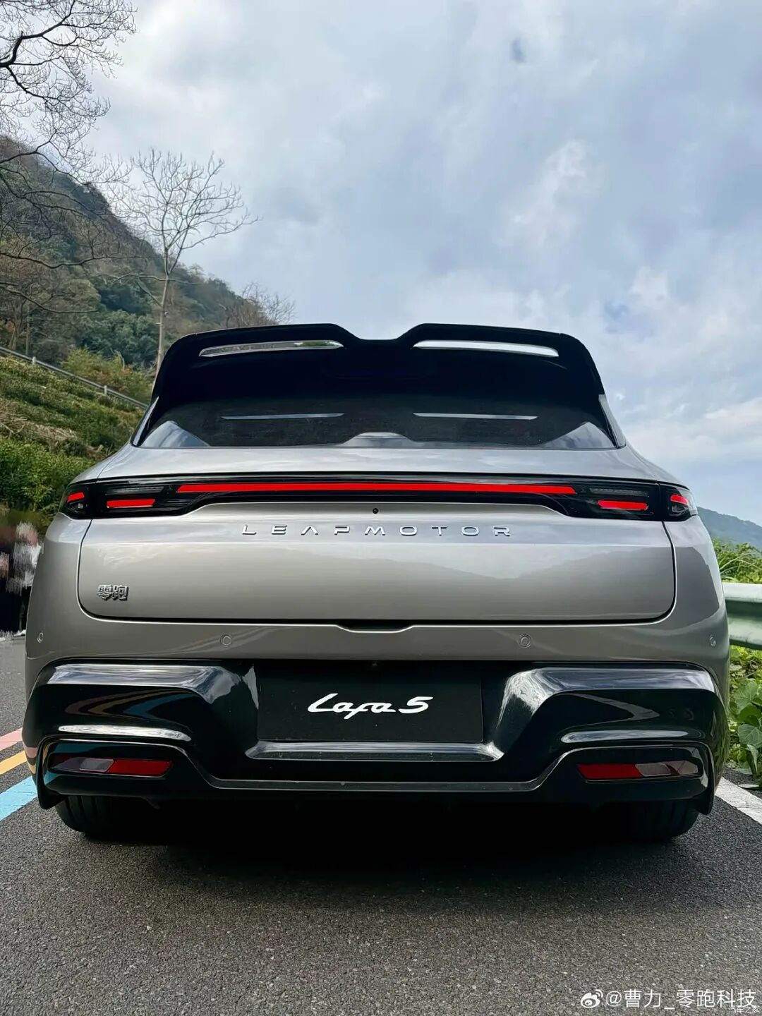 零跑用比亚迪的价格造了一台小米？Lafa5真能让零跑站上新赛道？
