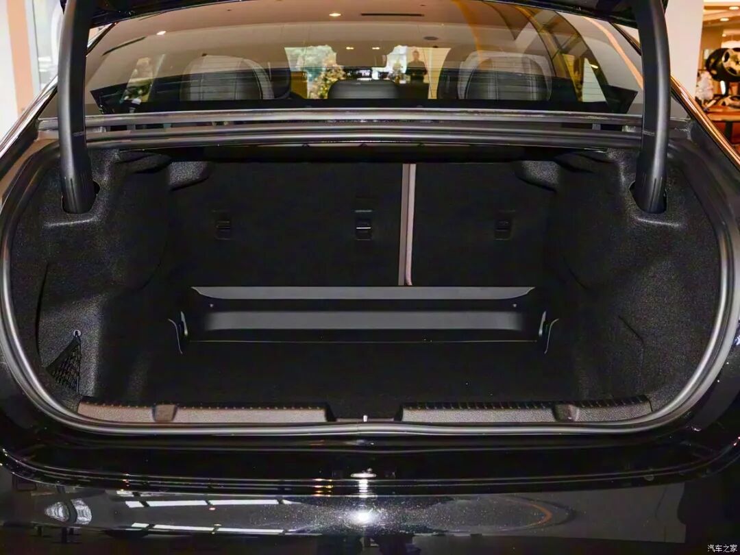 零百加速4.9秒，轴距超3米1，买中大型豪华轿车的看看这辆！