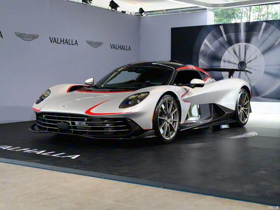 千万超跑限量999台，4.0升V8、1079马力，我兄弟会开它带我兜风的！