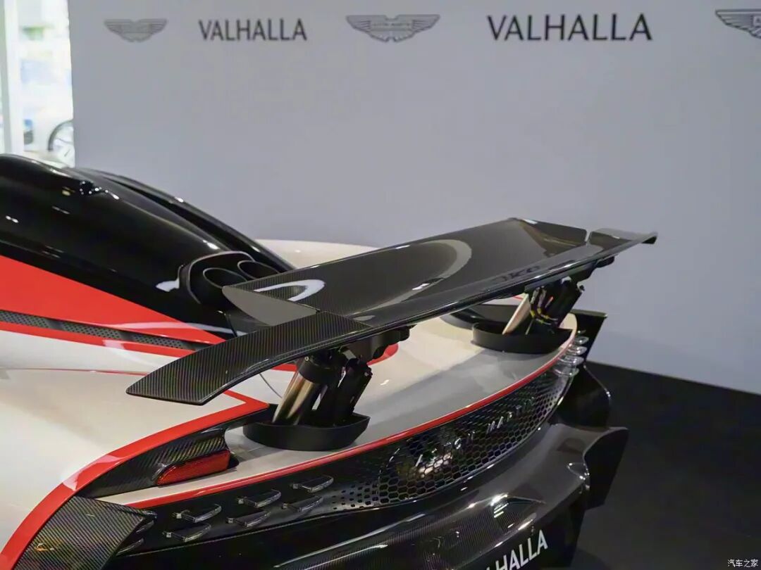 千万超跑限量999台,4.0升V8、1079马力,我兄弟会开它带我兜风的!