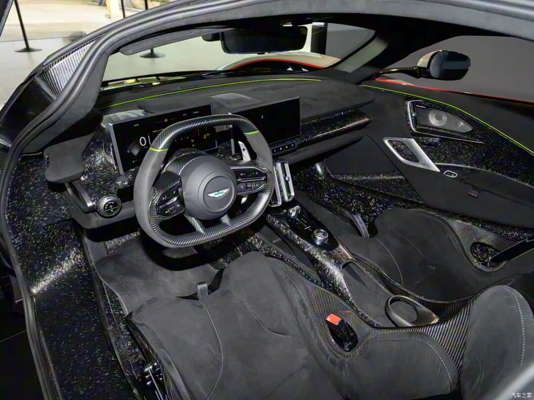 千万超跑限量999台,4.0升V8、1079马力,我兄弟会开它带我兜风的!