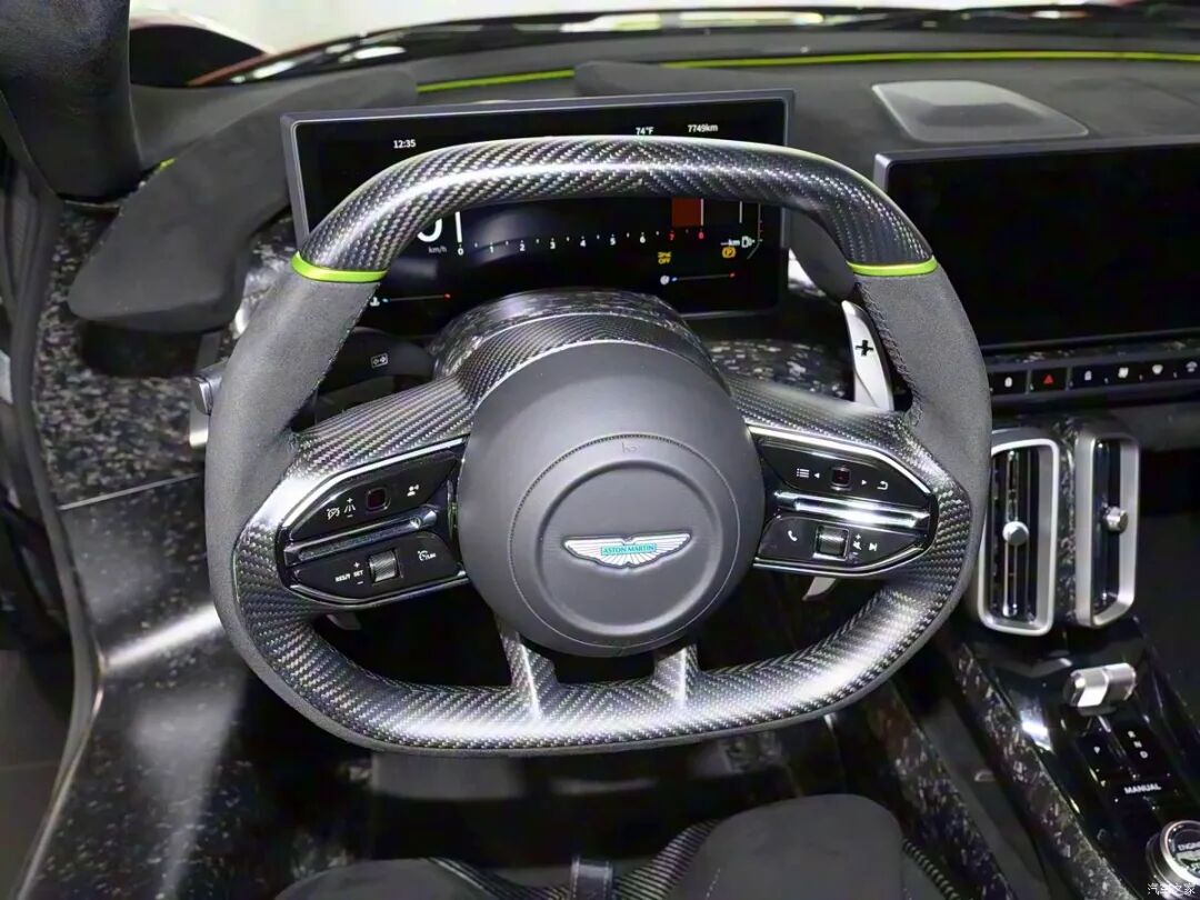 千万超跑限量999台,4.0升V8、1079马力,我兄弟会开它带我兜风的!