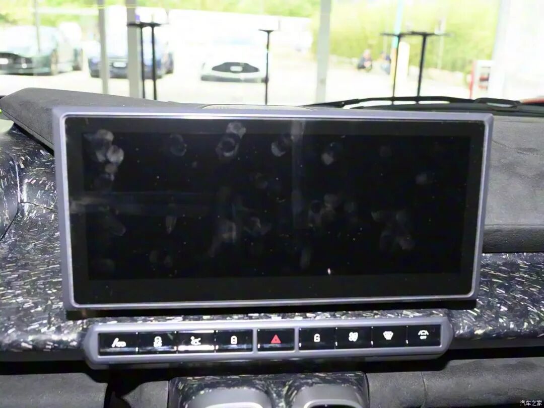 千万超跑限量999台,4.0升V8、1079马力,我兄弟会开它带我兜风的!