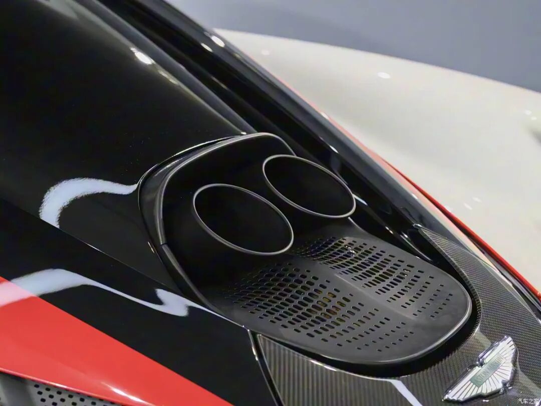 千万超跑限量999台,4.0升V8、1079马力,我兄弟会开它带我兜风的!