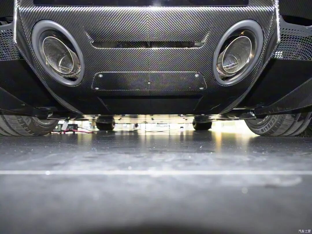 千万超跑限量999台,4.0升V8、1079马力,我兄弟会开它带我兜风的!