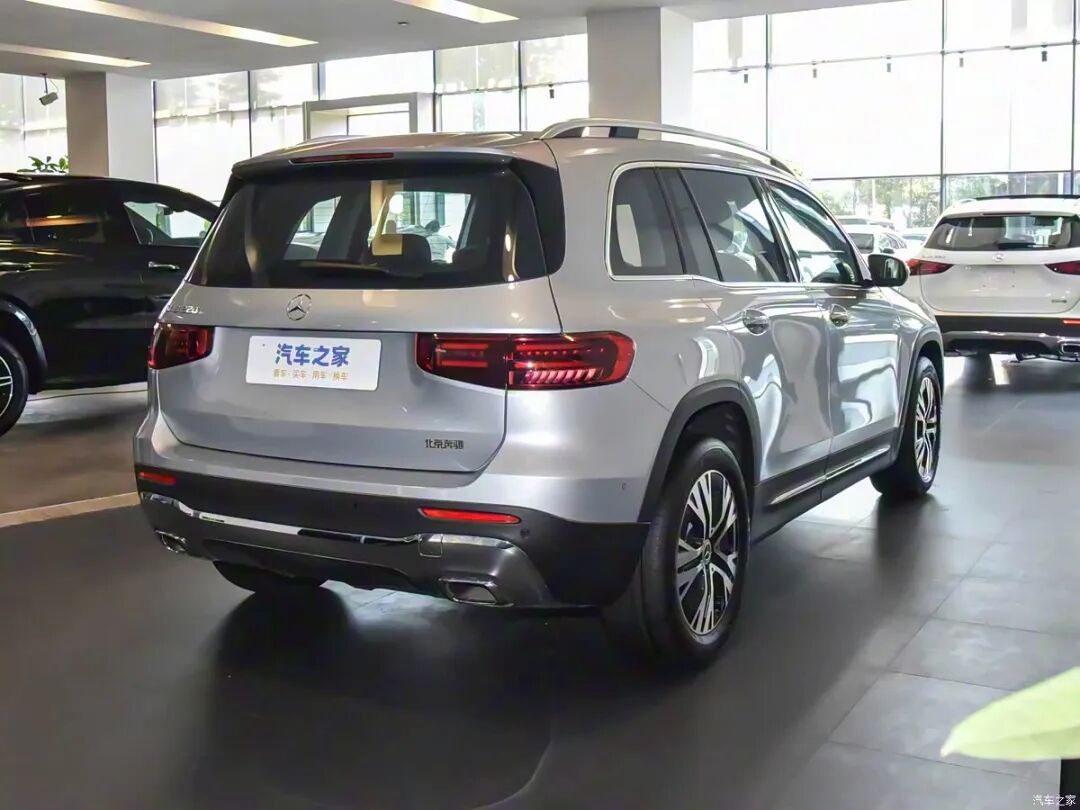 2.0T、190马力，300牛·米，配置升级，还有19英寸AMG双5辐轻合金轮圈！