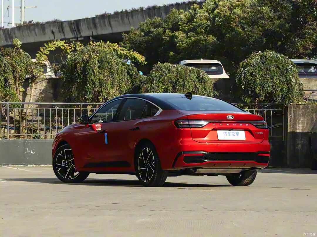 2.0T+8AT，27英寸4K大屏，轴距近3米，买中型车的看看这辆！