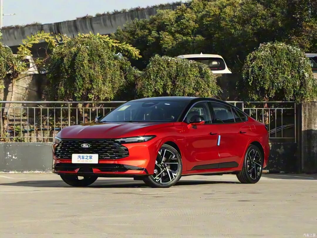 2.0T+8AT，27英寸4K大屏，轴距近3米，买中型车的看看这辆！