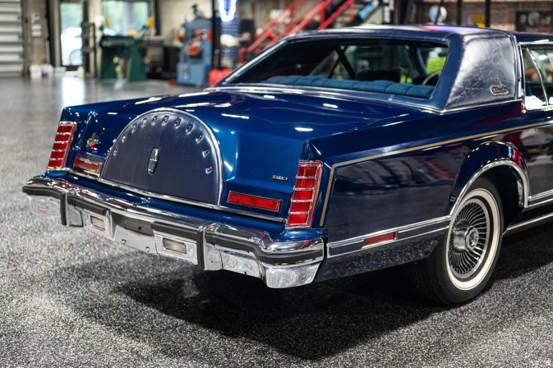 79年的双门轿车，成交价还能近百万？