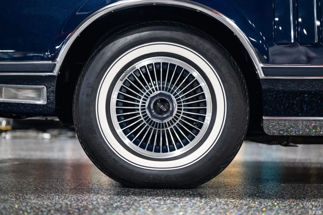 79年的双门轿车，成交价还能近百万？