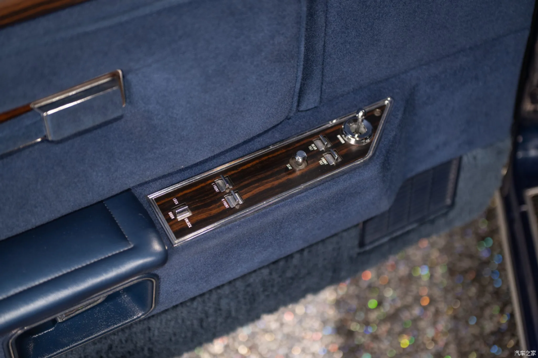 79年的双门轿车，成交价还能近百万？