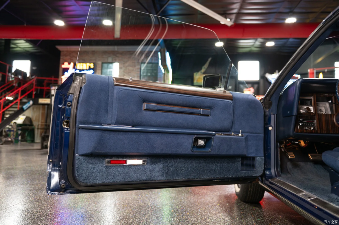 79年的双门轿车，成交价还能近百万？