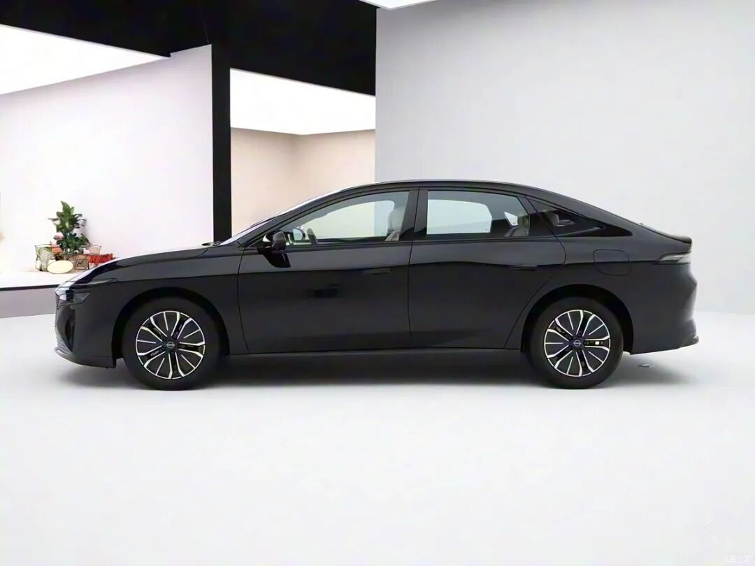 10万级大沙发+高智能,“电动天籁”大获成功,“插混轩逸”不得更火?