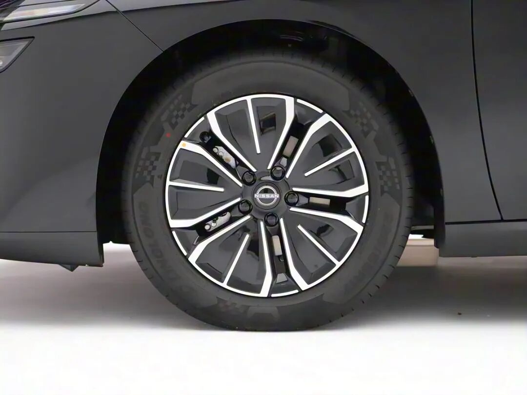 10万级大沙发+高智能,“电动天籁”大获成功,“插混轩逸”不得更火?