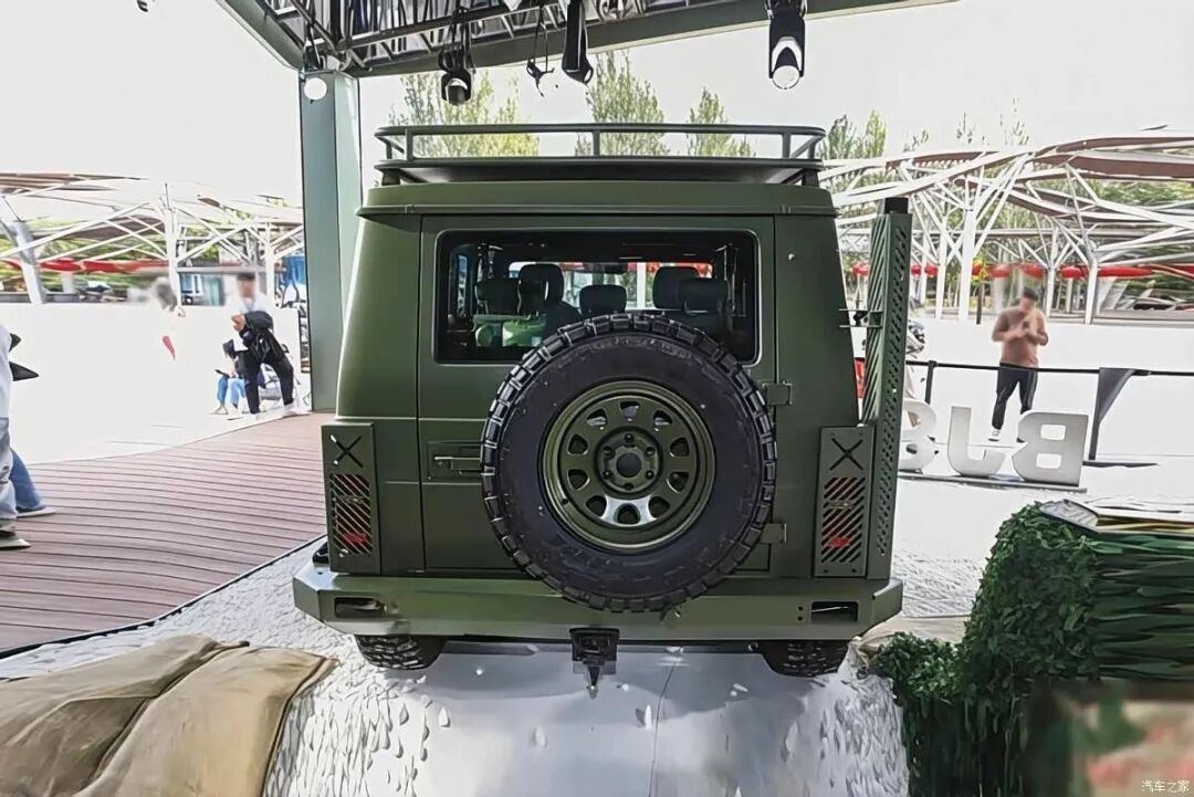 3.0T V6，420牛·米，硬核军事风“战术方盒子”，大G平替来了？