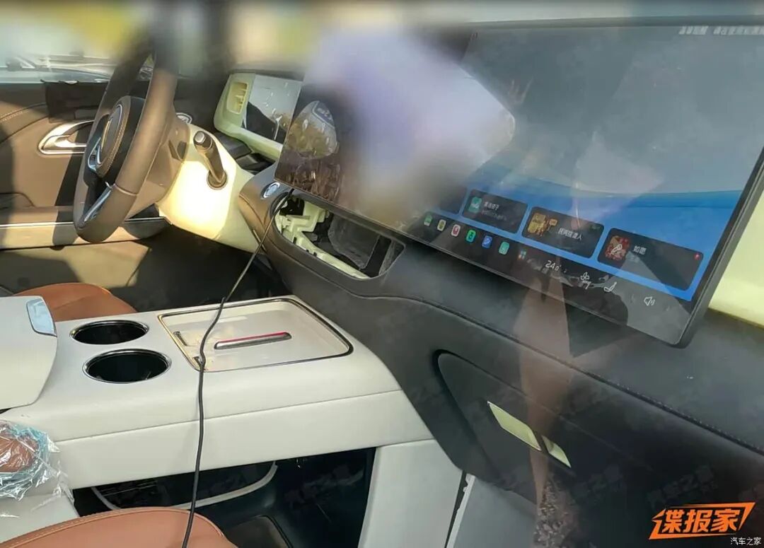 内饰变化巨大!颇具“新势力”风格,新款红旗HQ9谍照曝光!