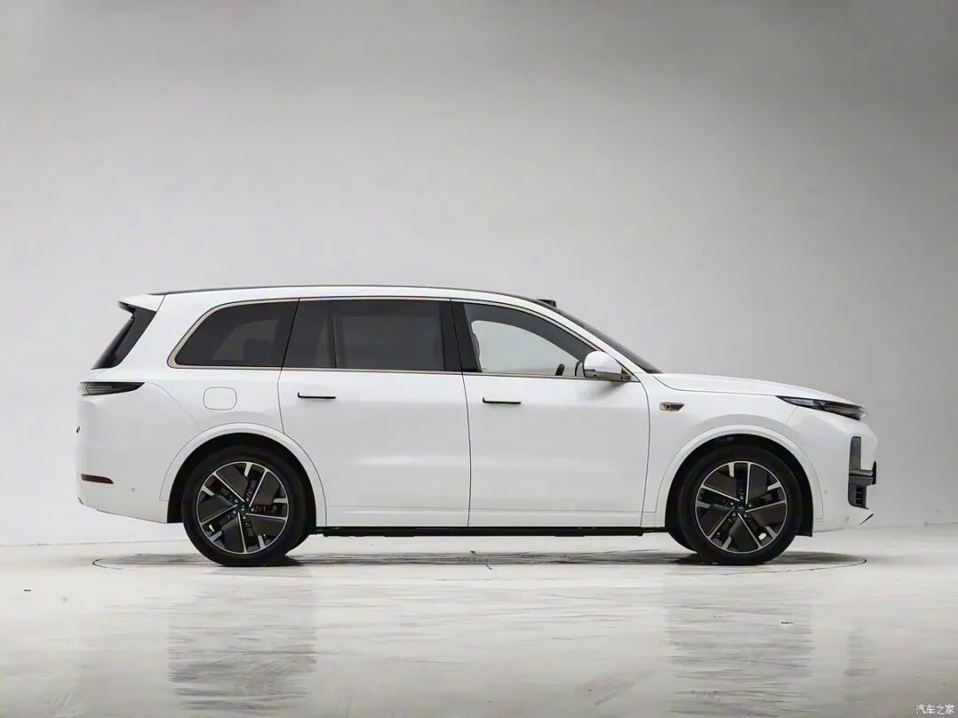 车长加长至5.3米级别?新款理想L9谍照首曝!