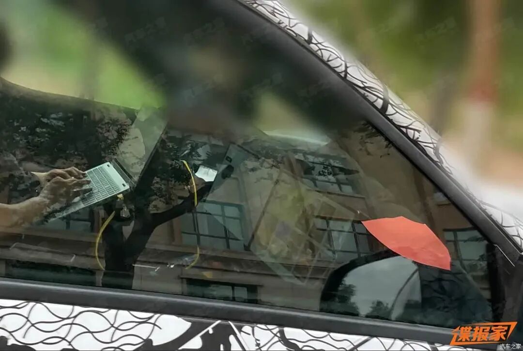 车长加长至5.3米级别?新款理想L9谍照首曝!