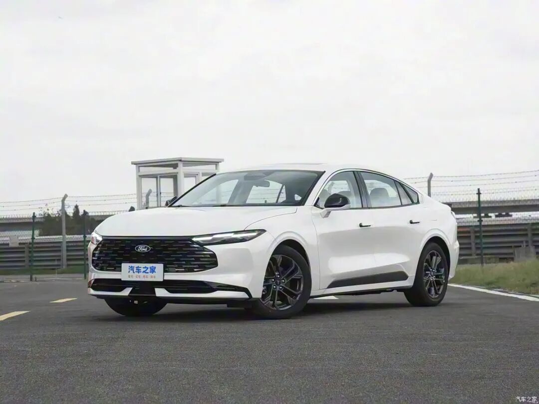 车长近5米，2.0T+8AT、408N·m，14.98万起，选它还是选海豹06 DM-i？