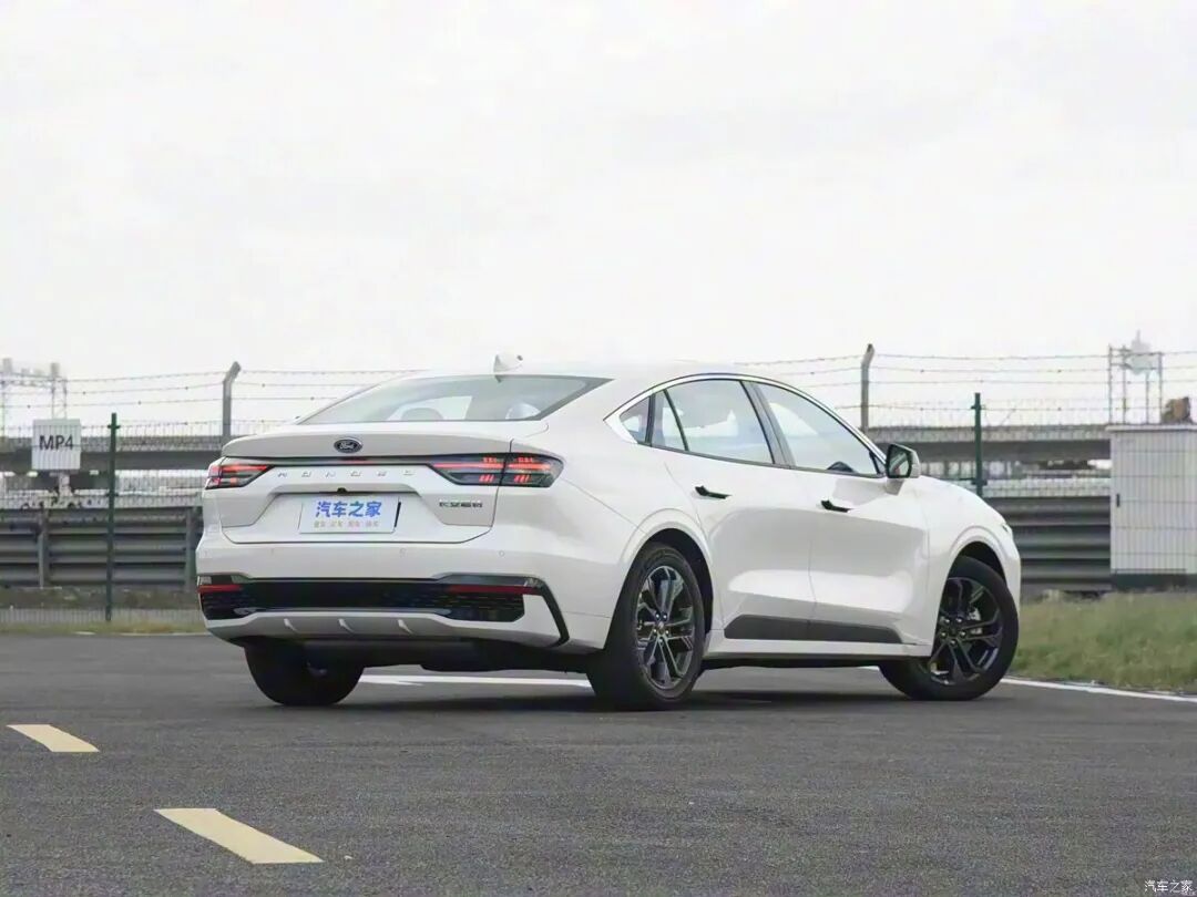 车长近5米，2.0T+8AT、408N·m，14.98万起，选它还是选海豹06 DM-i？