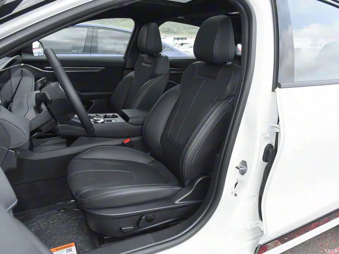 车长近5米，2.0T+8AT、408N·m，14.98万起，选它还是选海豹06 DM-i？