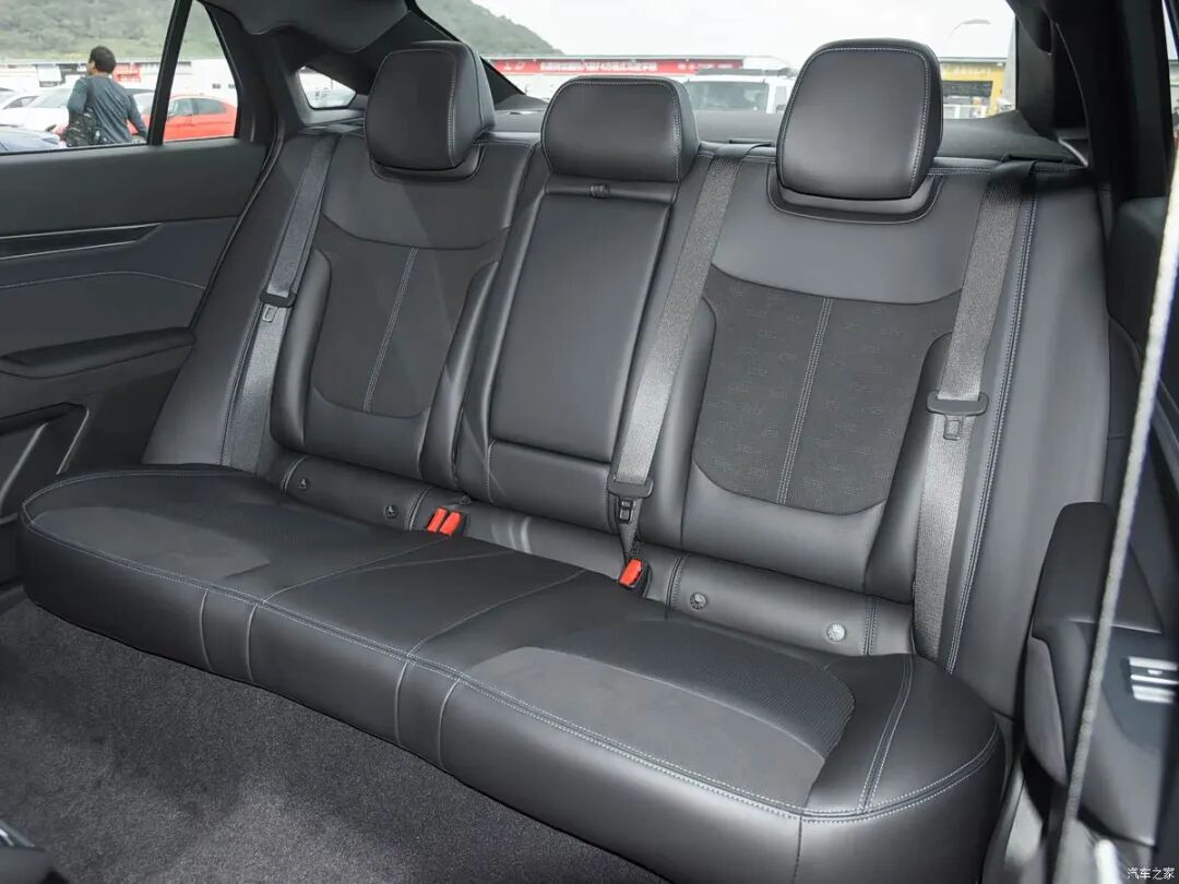 车长近5米，2.0T+8AT、408N·m，14.98万起，选它还是选海豹06 DM-i？