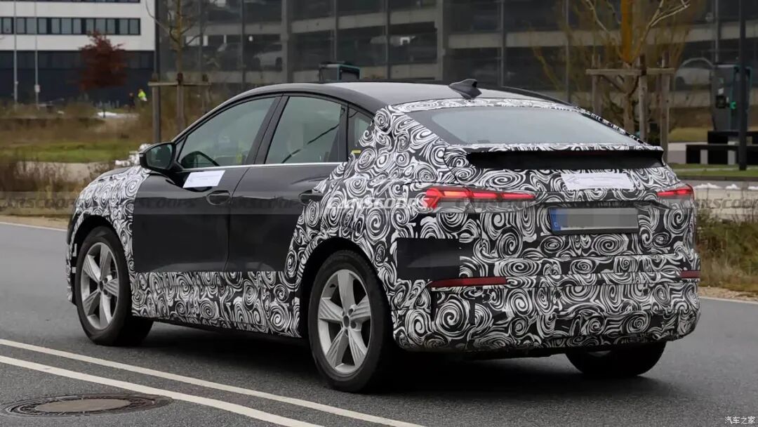 中控台环抱式设计，弧形双联屏，奥迪粉等等新车！