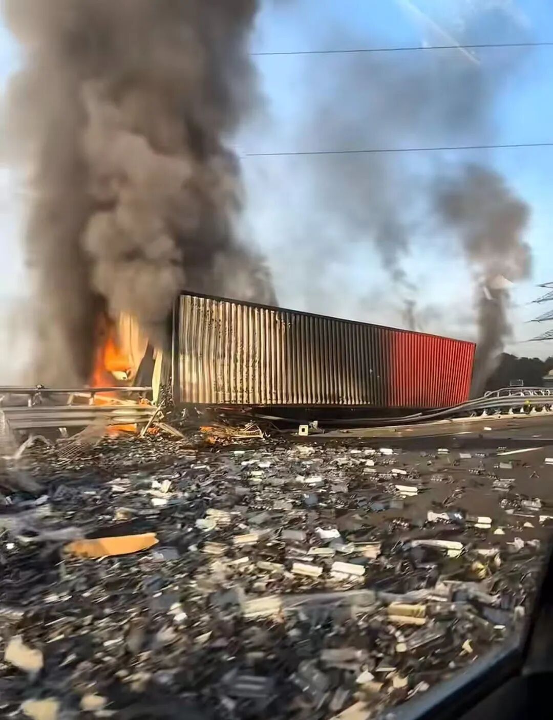 润扬大桥南发生交通事故