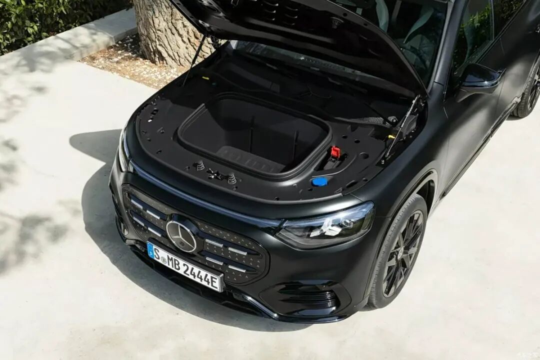 轴距增加60mm,盾型前格栅,贯穿式尾灯,超级屏幕,你选燃油版还是纯电版?