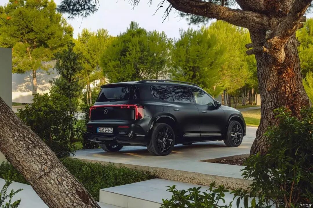 轴距增加60mm,盾型前格栅,贯穿式尾灯,超级屏幕,你选燃油版还是纯电版?