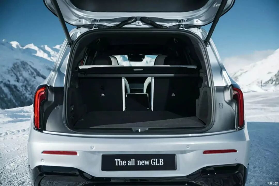 轴距增加60mm,盾型前格栅,贯穿式尾灯,超级屏幕,你选燃油版还是纯电版?