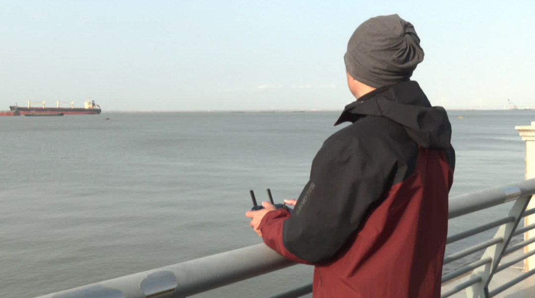 新华社关注!南通江边,罕见一幕!