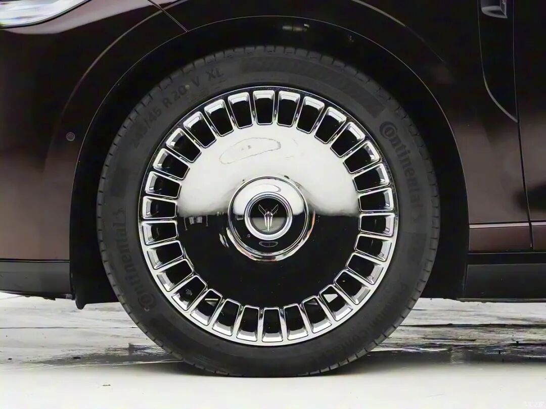 27.99万起!双色车身,续航1400km!目标直指BBA“56E”!