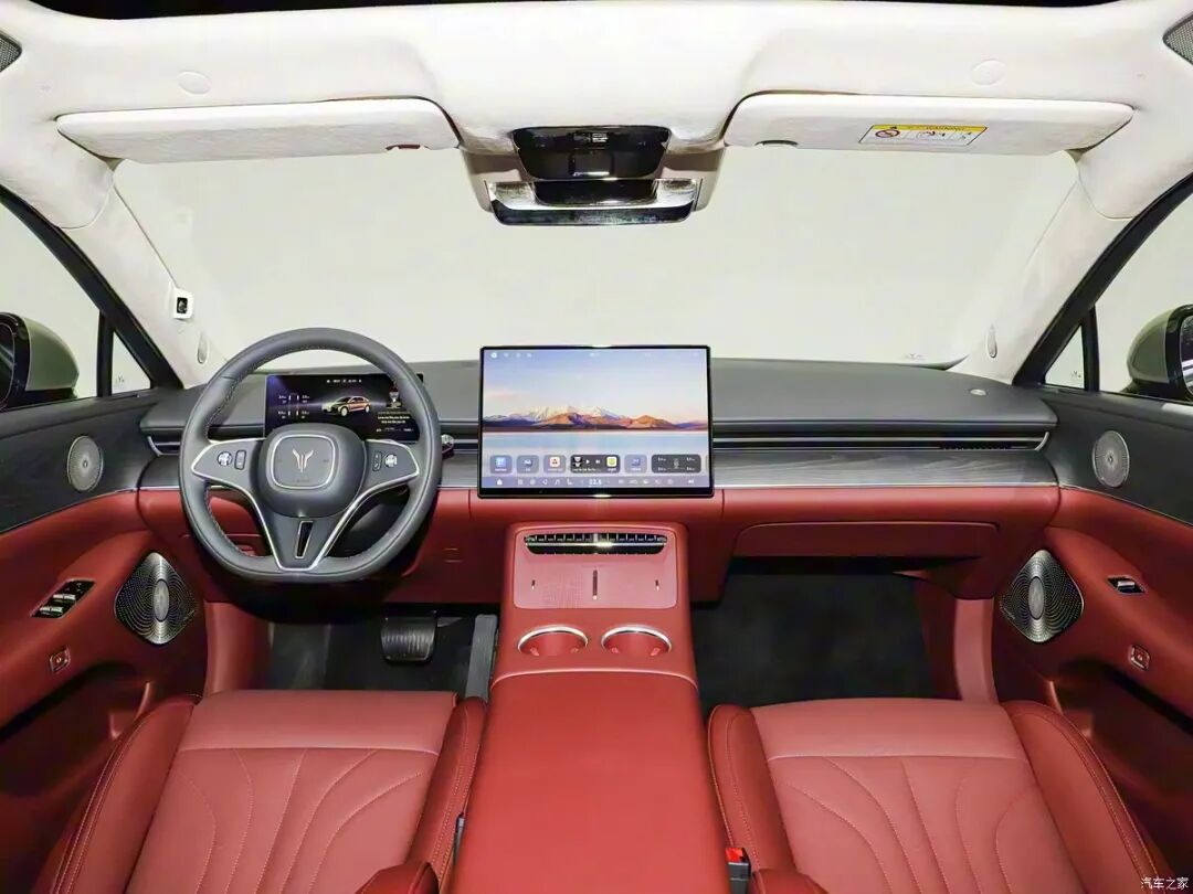 27.99万起!双色车身,续航1400km!目标直指BBA“56E”!