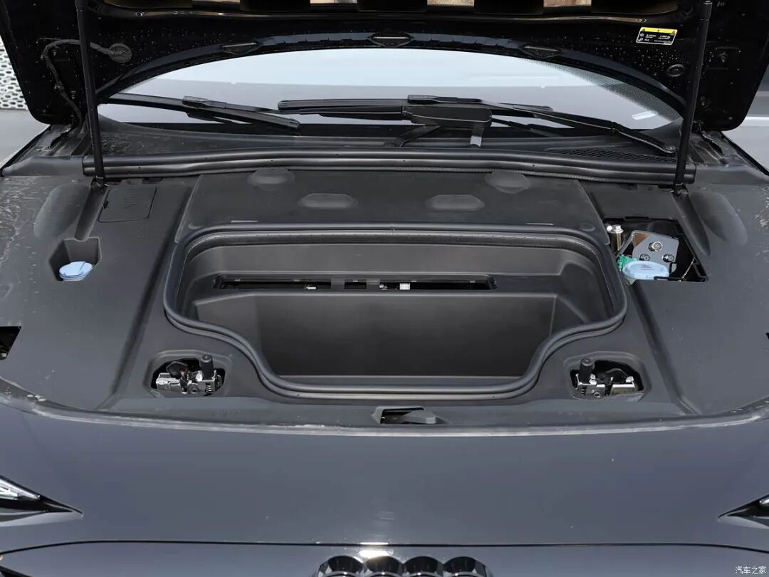 最强A6L来了!“大嘴前脸”,轴距3米多,还有20英寸轮圈!