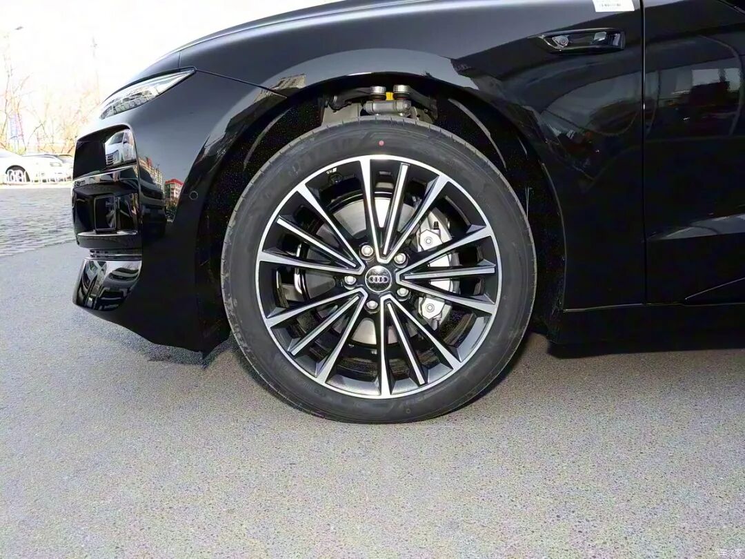 最强A6L来了!“大嘴前脸”,轴距3米多,还有20英寸轮圈!