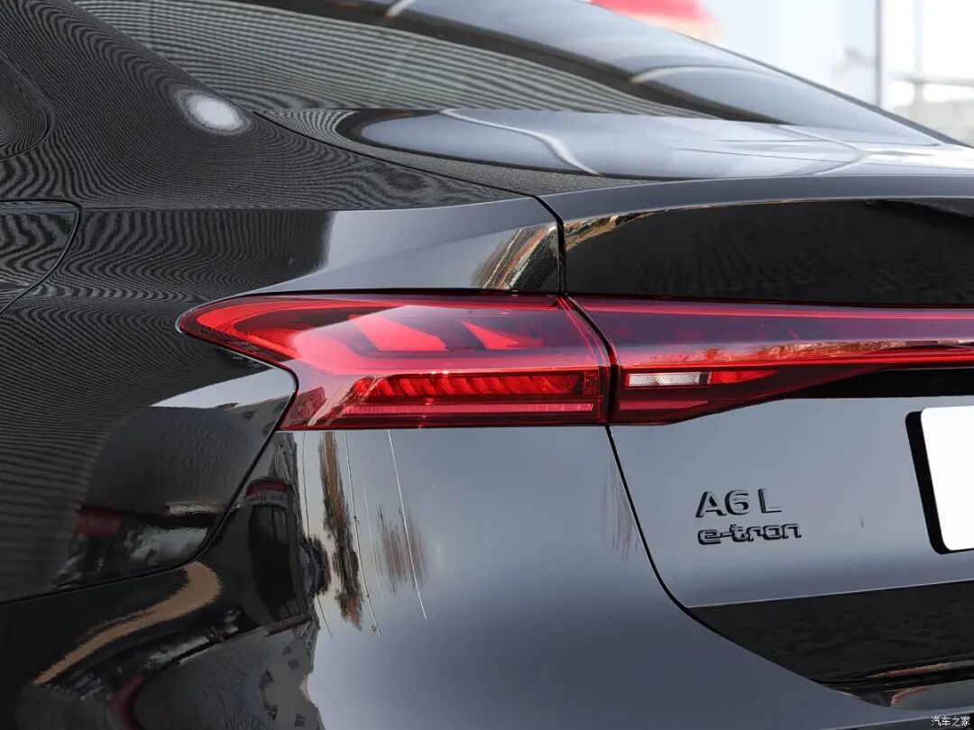 最强A6L来了!“大嘴前脸”,轴距3米多,还有20英寸轮圈!