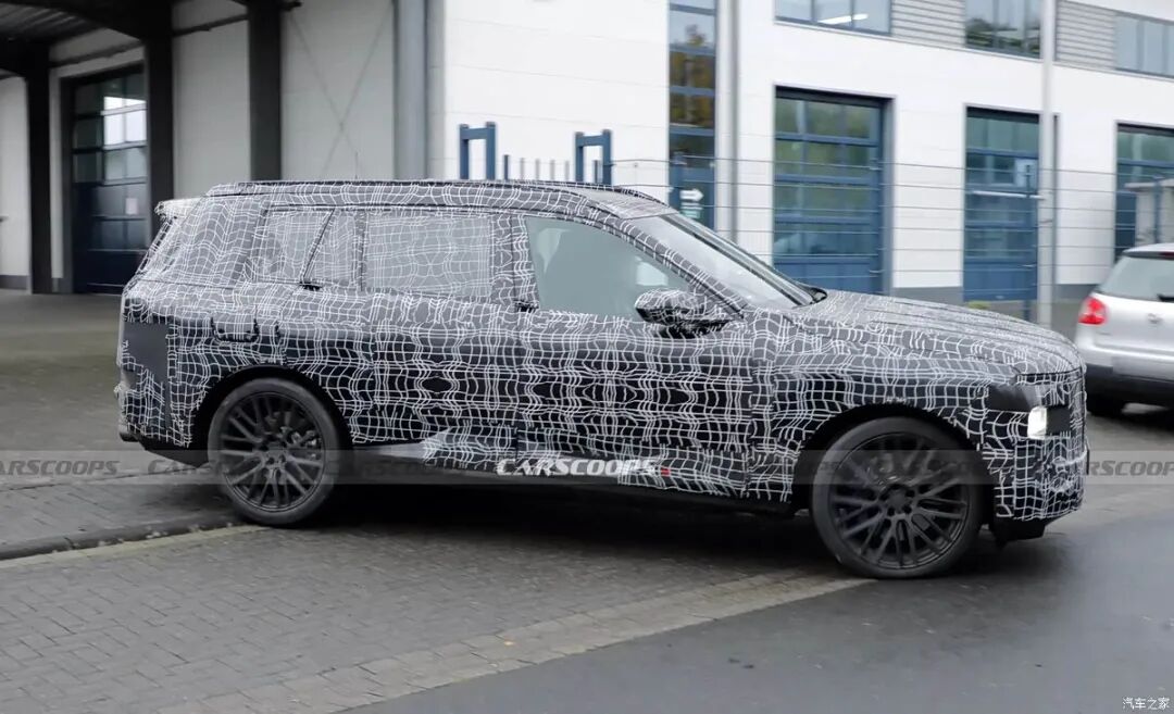 双肾格栅,分体式大灯,V8发动机+48V轻混,动力强劲!