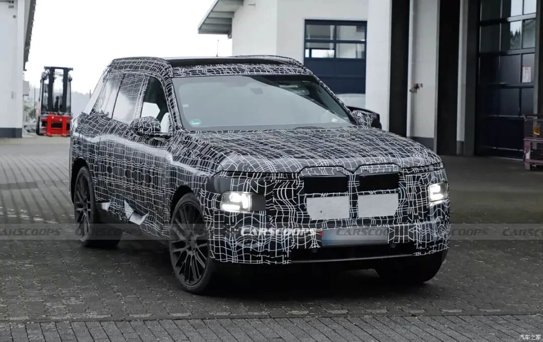 双肾格栅,分体式大灯,V8发动机+48V轻混,动力强劲!