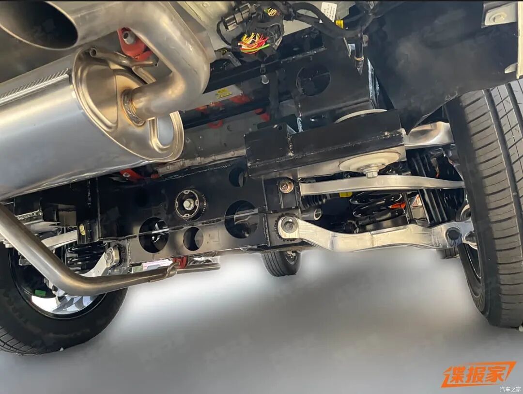硬派“方盒子”?享界SUV骡车谍照曝光,内饰、底盘大揭秘!