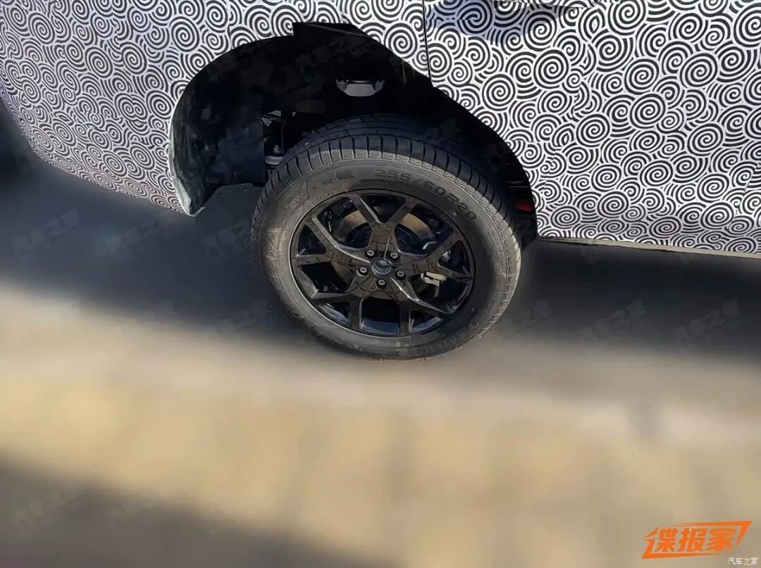 硬派“方盒子”?享界SUV骡车谍照曝光,内饰、底盘大揭秘!