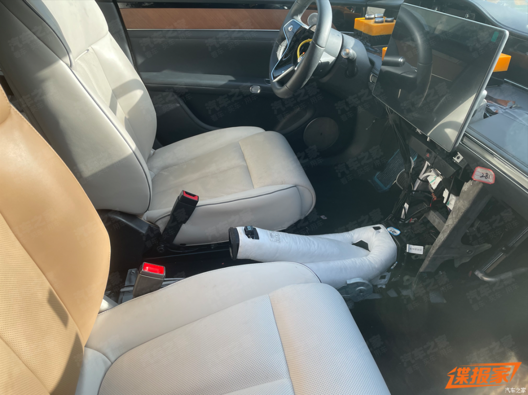 硬派“方盒子”?享界SUV骡车谍照曝光,内饰、底盘大揭秘!